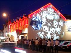 http://www.balaton-boglar.de/bilder/balaton_nightlife_flort.jpg